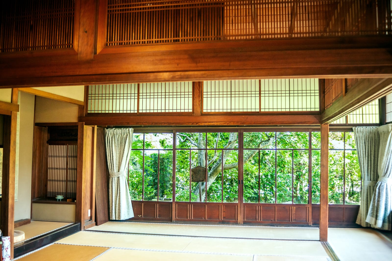 Tatami hall of Koun-ji Temple opening onto the Japanese garden